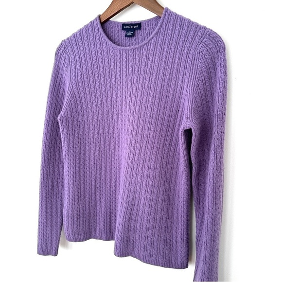 Ann Taylor sweater with crew neck, long sleeves, baby  cable knit 💯 lambs wool - Picture 2 of 10